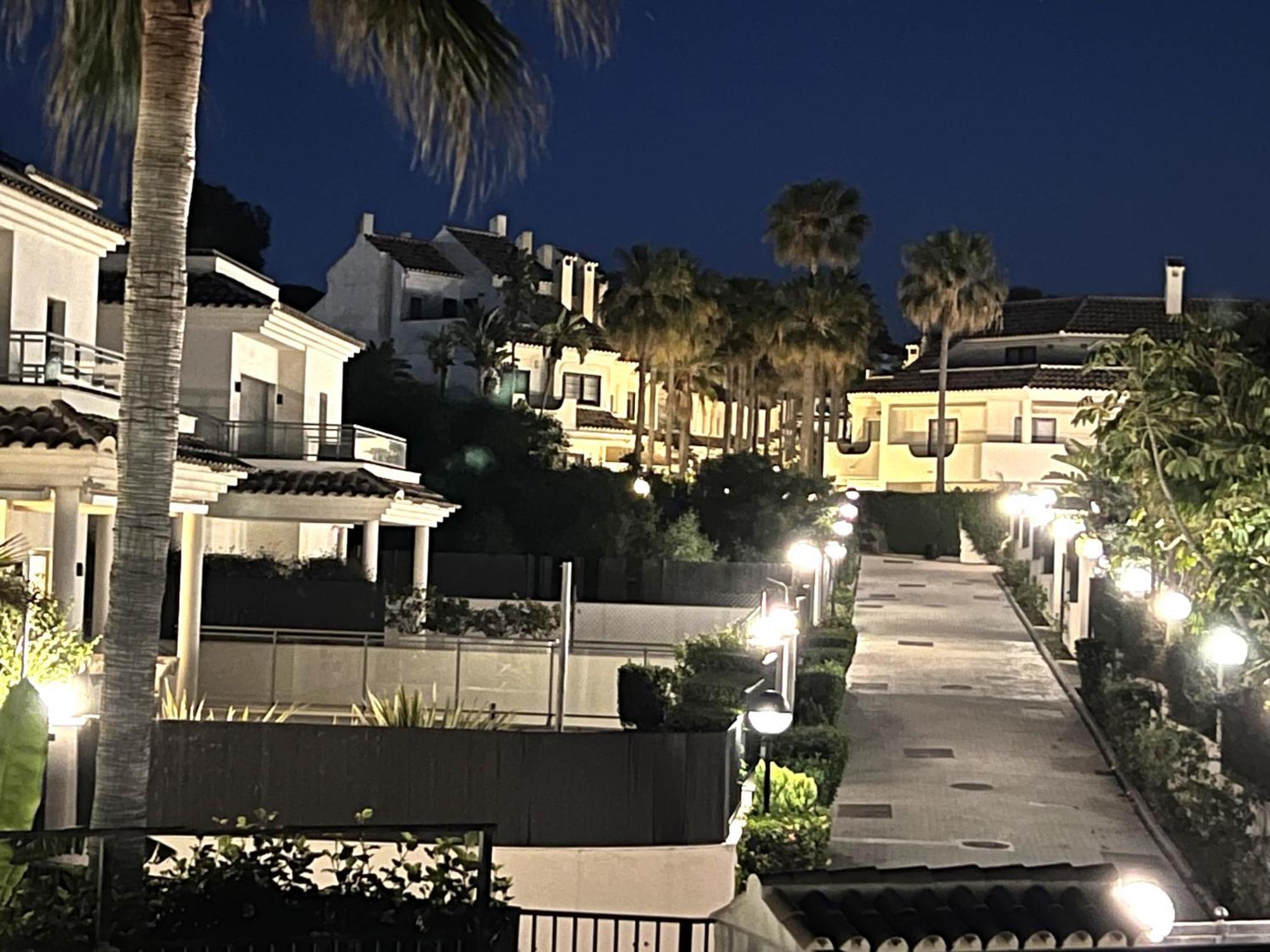 Stylish Townhouse In Beachfront Complex ماربيا المظهر الخارجي الصورة